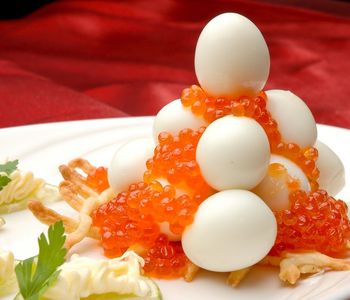 Caviar roşu pe ouă de prepeliţă